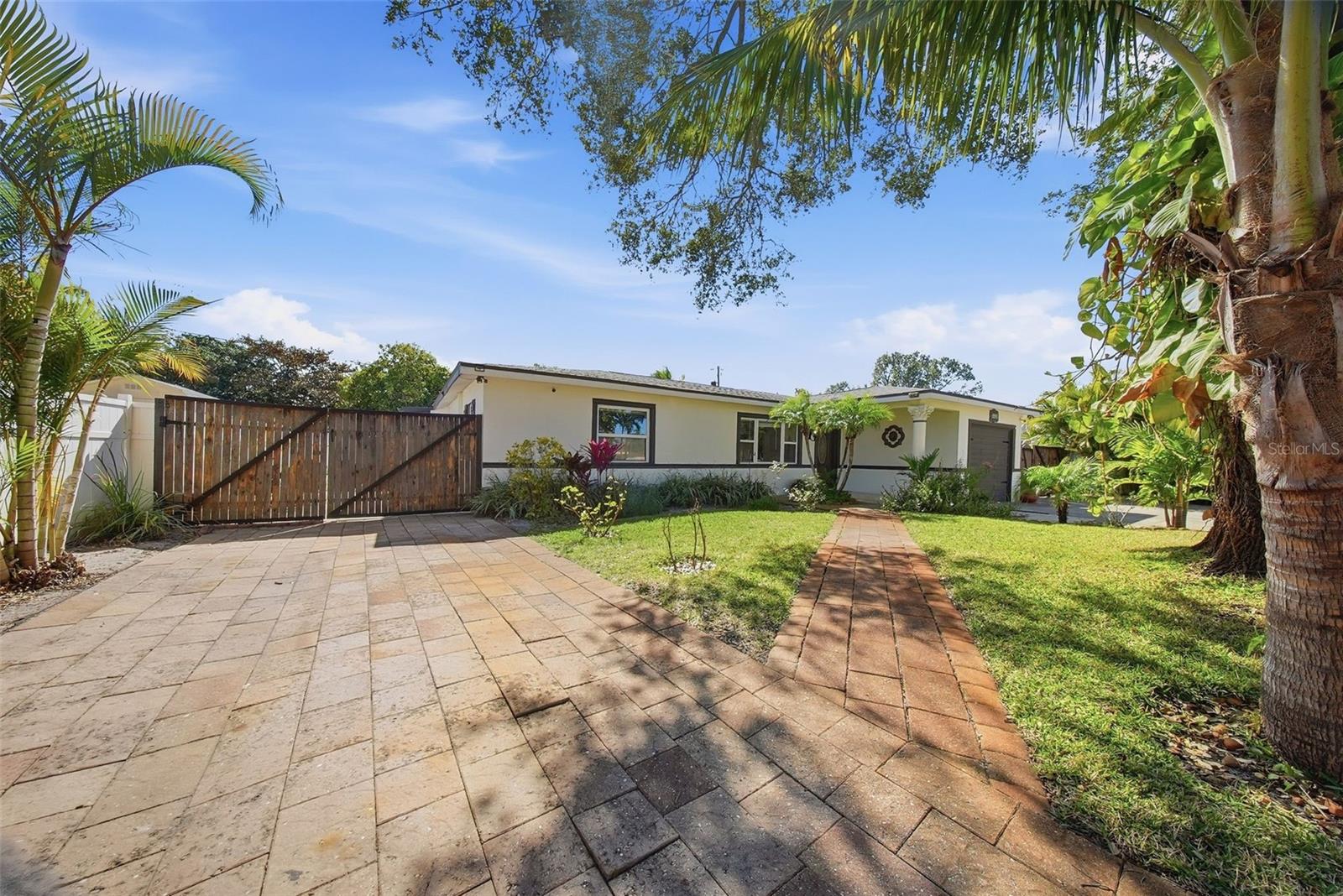 Image 5 of 65 For 5950 49 Avenue N