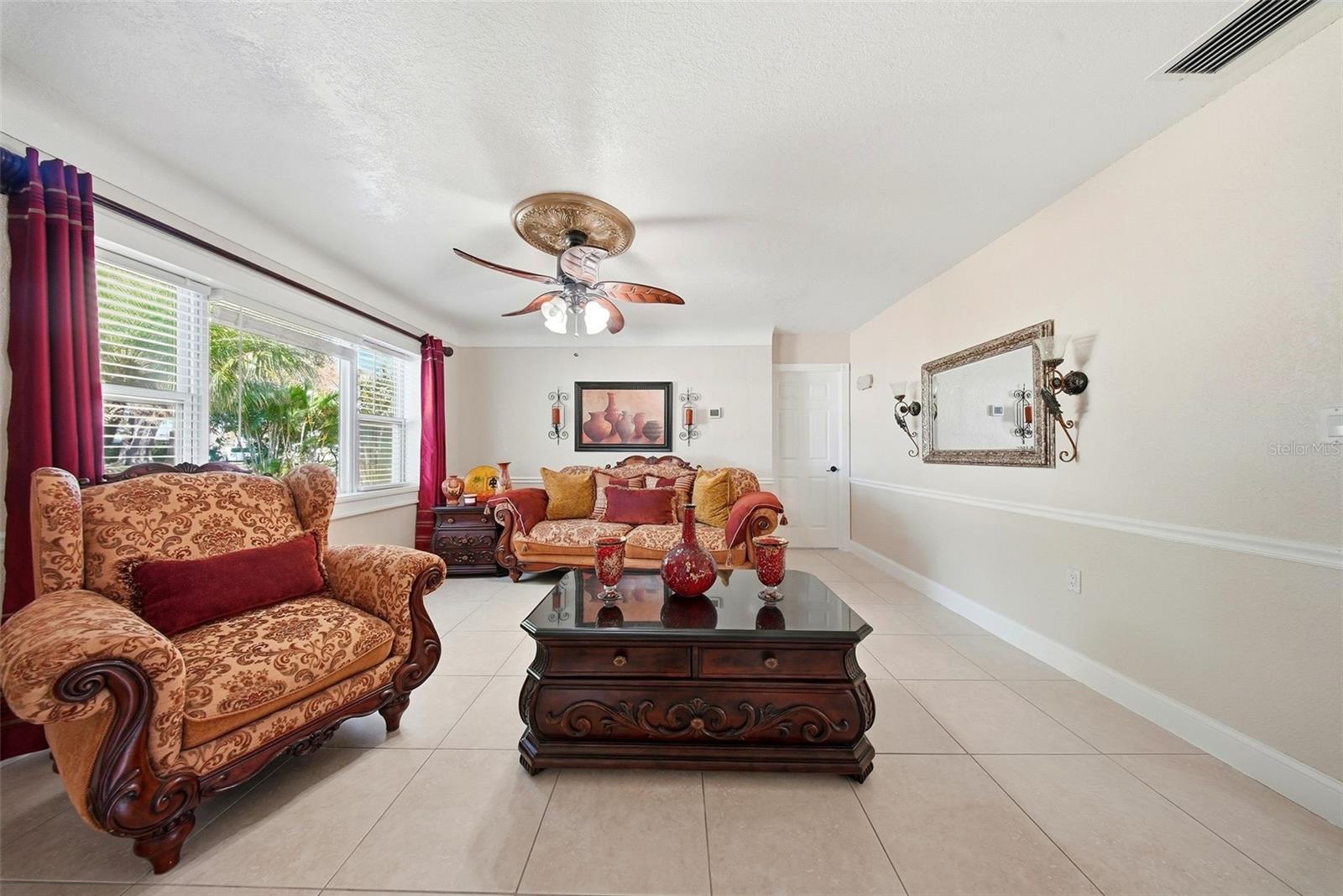 Image 7 of 65 For 5950 49 Avenue N