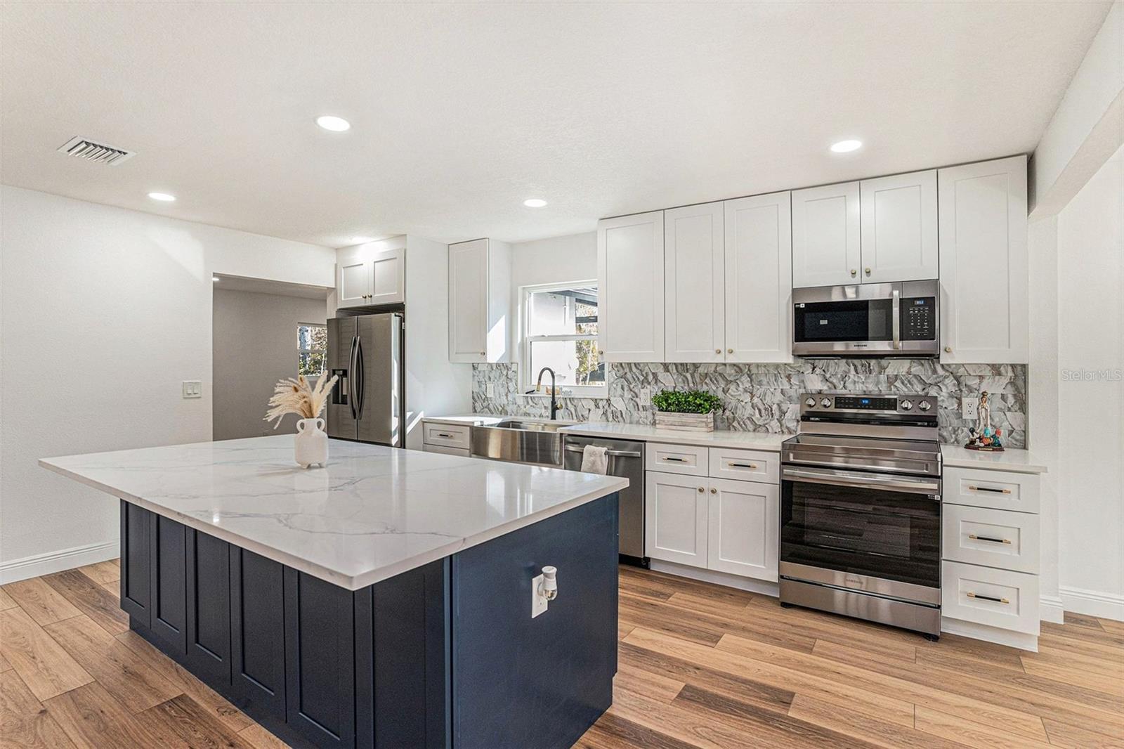 Image 4 of 33 For 7414 Van Dyke Road