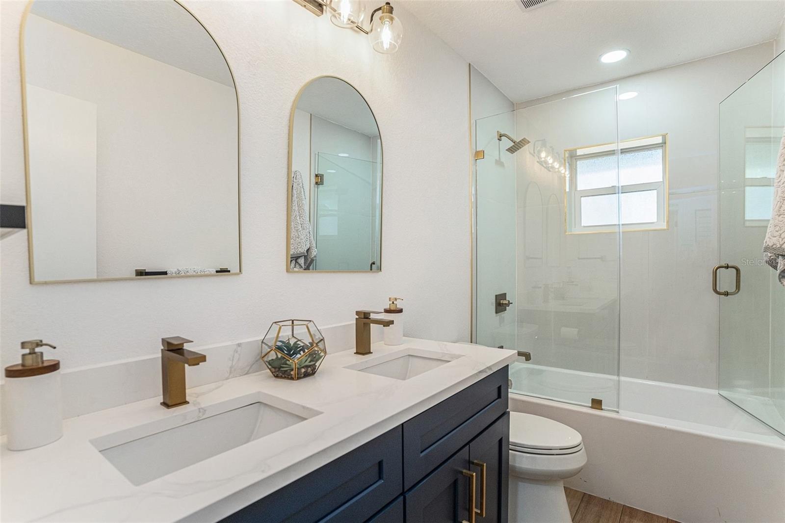 Image 5 of 33 For 7414 Van Dyke Road