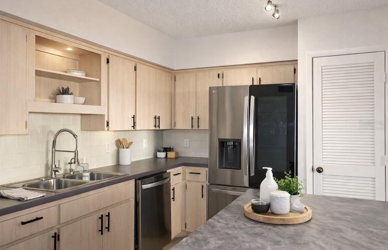 Image 4 of 56 For 2222 Norwegian Drive 16