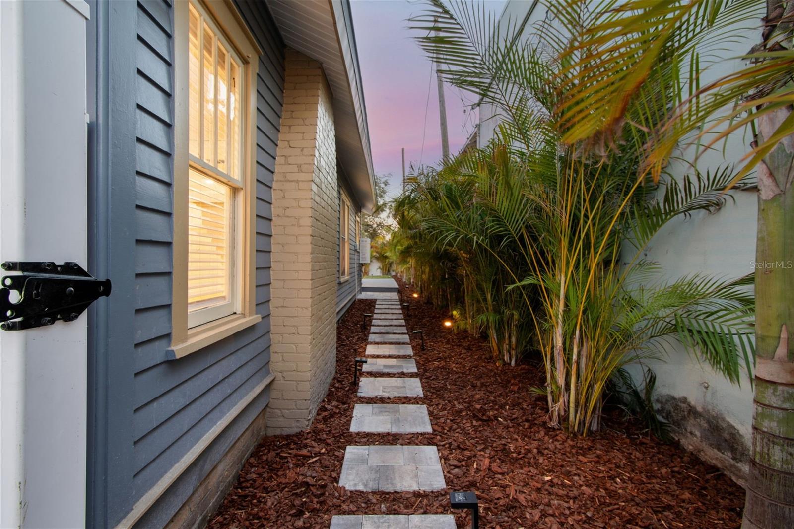 Image 5 of 42 For 322 11th Avenue N