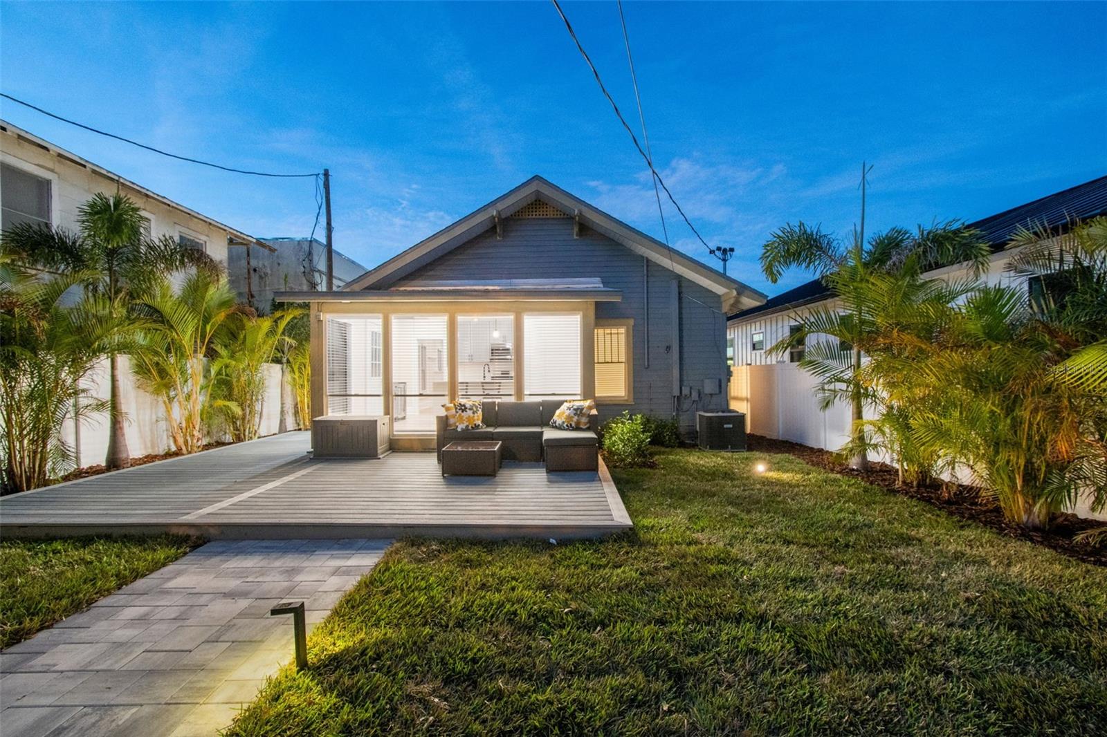 Image 8 of 42 For 322 11th Avenue N