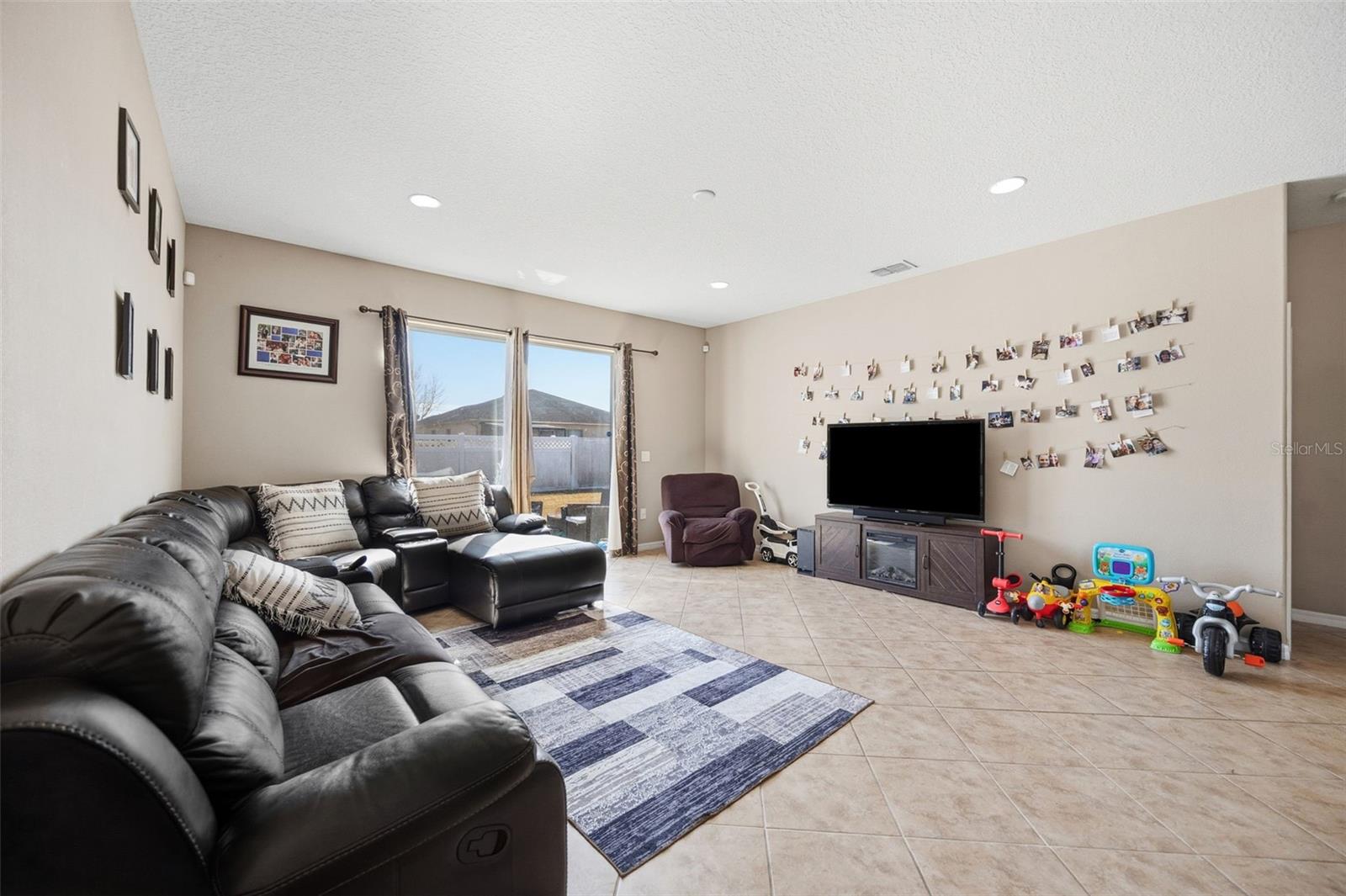 Image 17 of 33 For 8853 Hinsdale Heights Drive