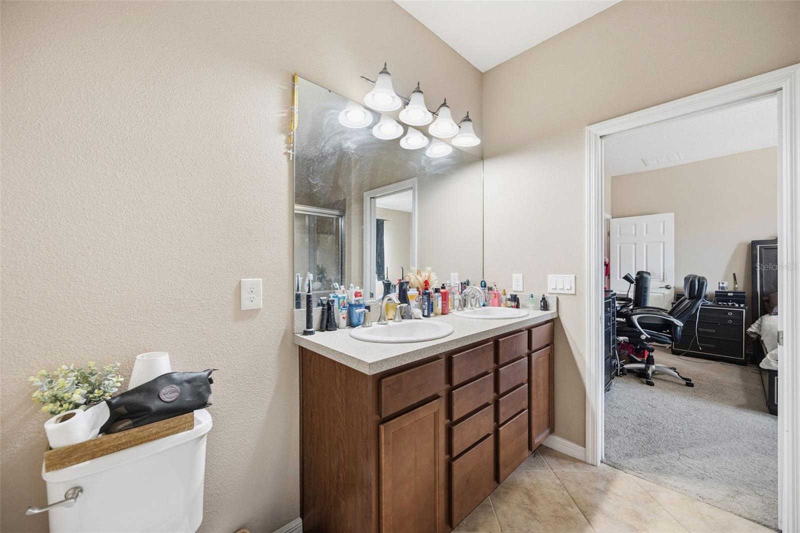 Image 21 of 33 For 8853 Hinsdale Heights Drive