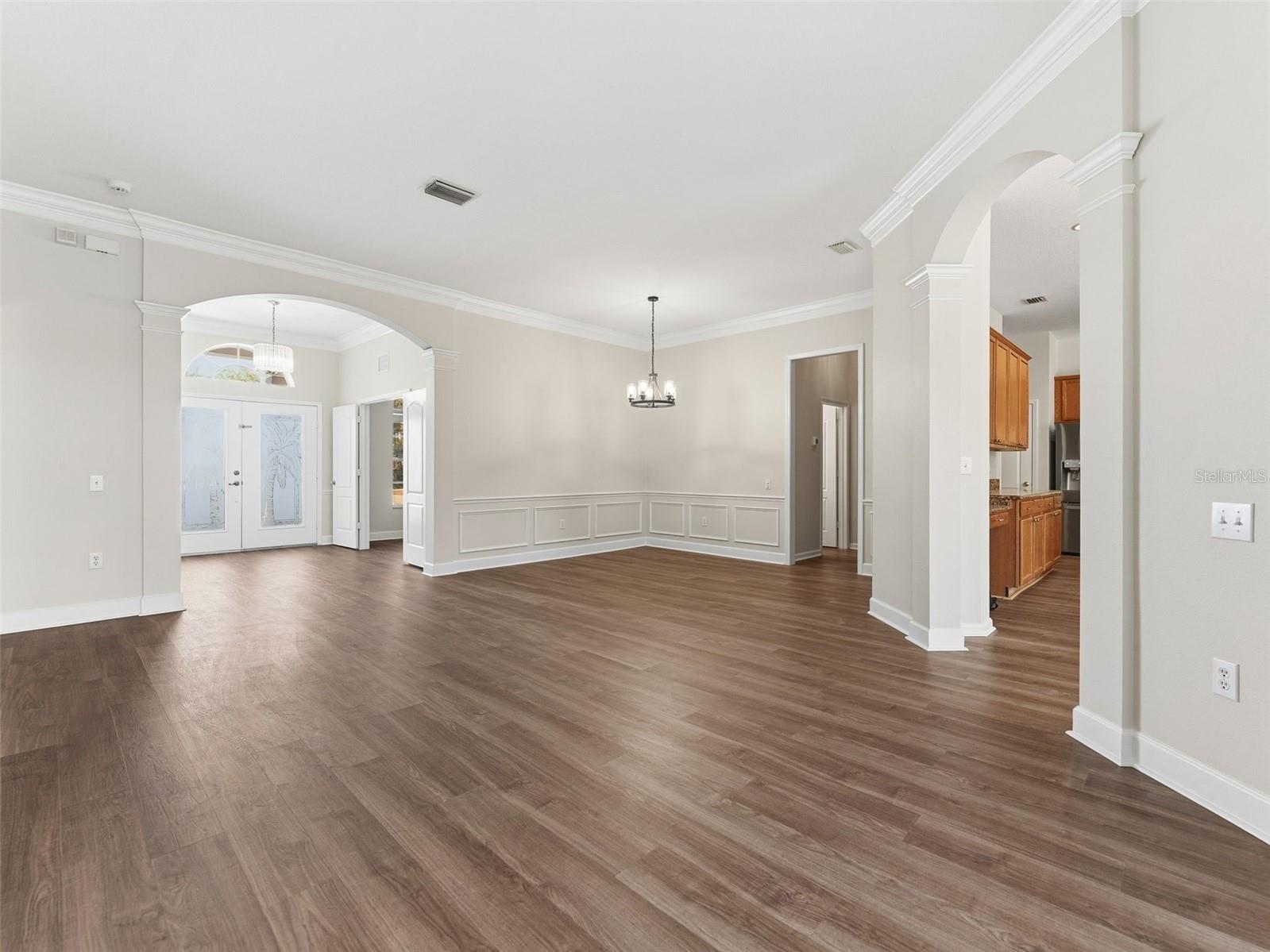 Image 4 of 63 For 5446 Spectacular Bid Drive