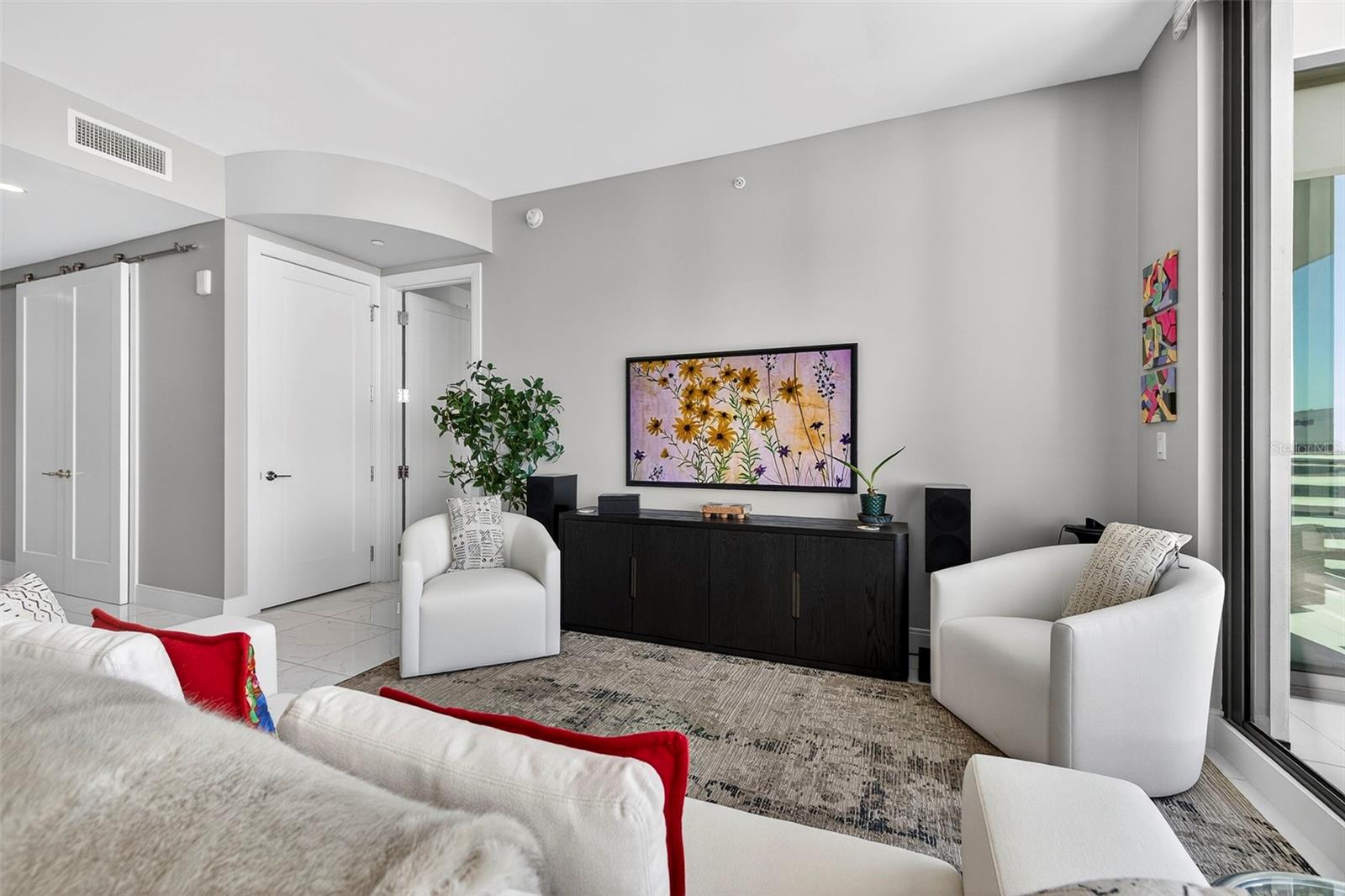 Listing photo id 8 for 100 1st Avenue N 2206