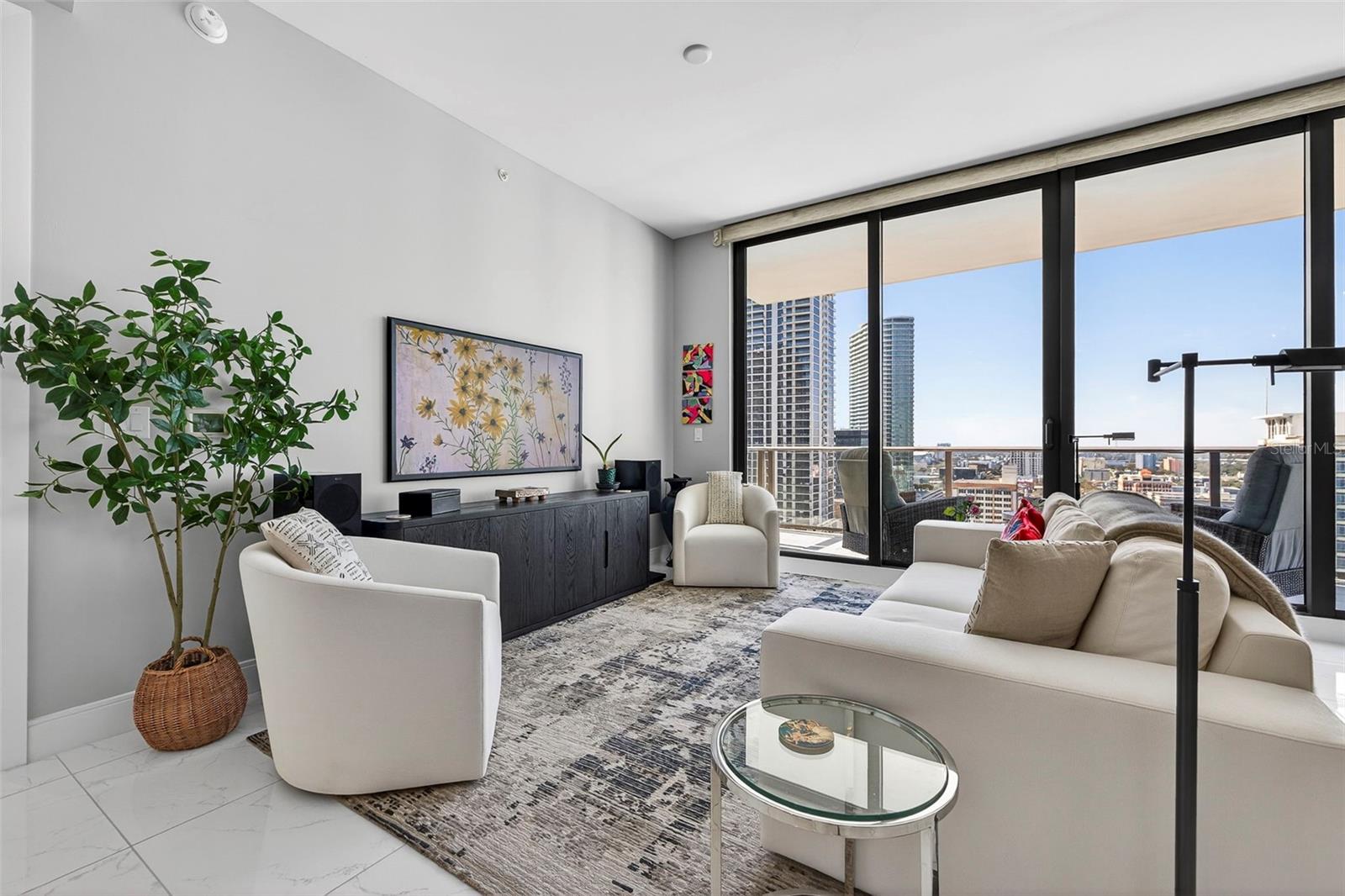 Listing photo id 9 for 100 1st Avenue N 2206