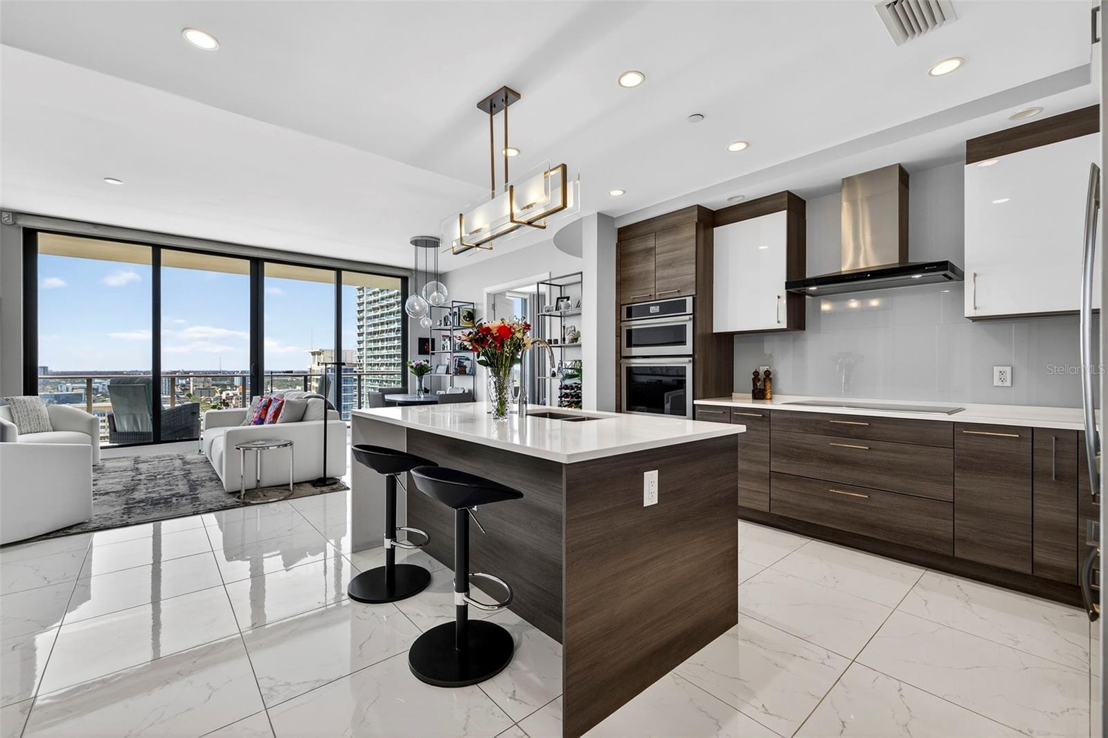 Listing photo id 13 for 100 1st Avenue N 2206