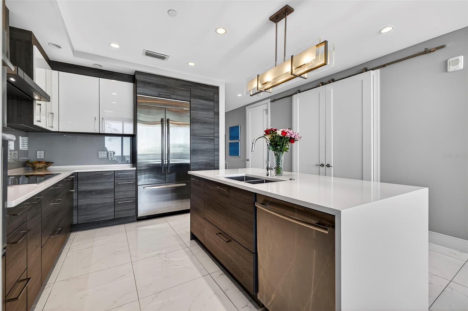 Listing photo id 16 for 100 1st Avenue N 2206