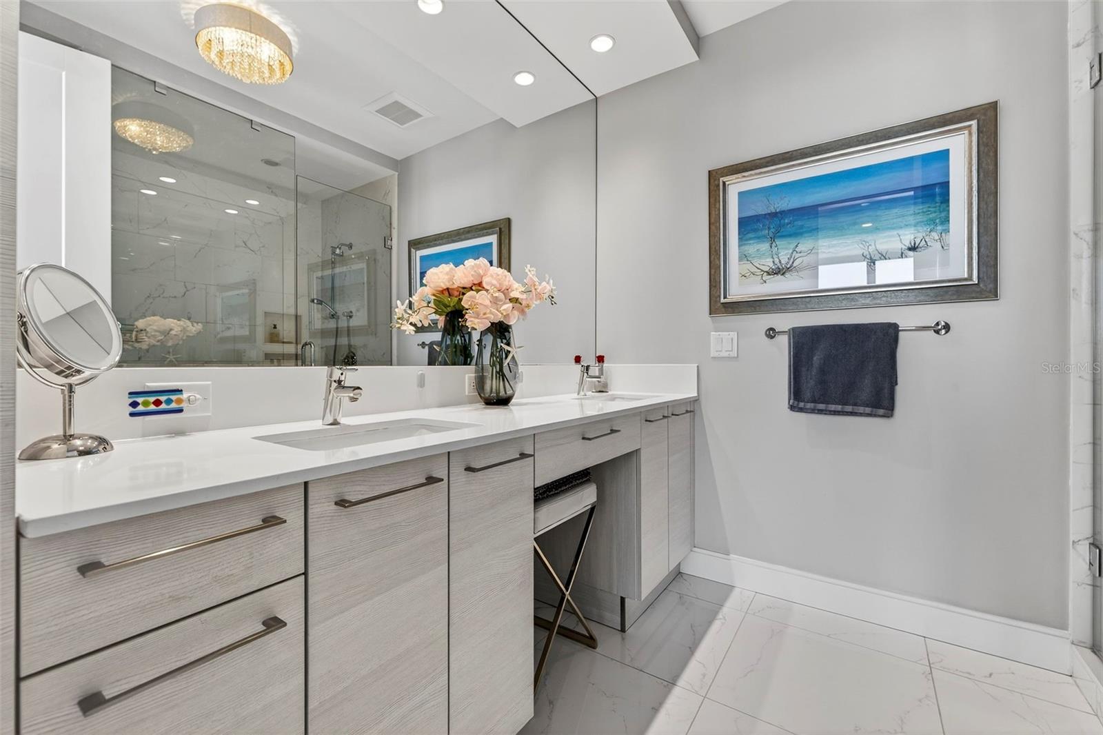 Listing photo id 28 for 100 1st Avenue N 2206