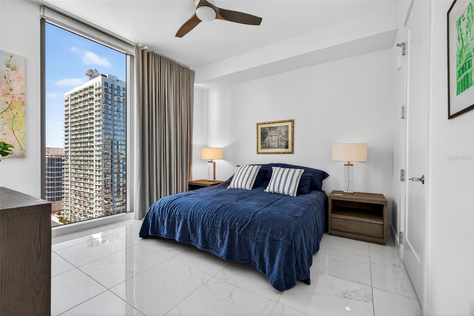 Listing photo id 31 for 100 1st Avenue N 2206