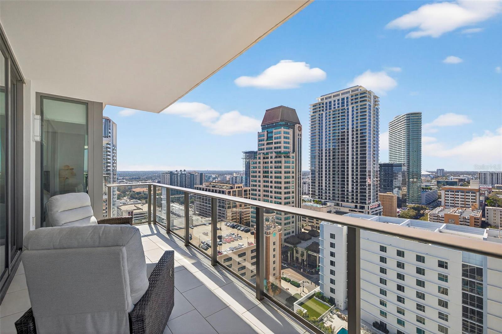 Listing photo id 35 for 100 1st Avenue N 2206