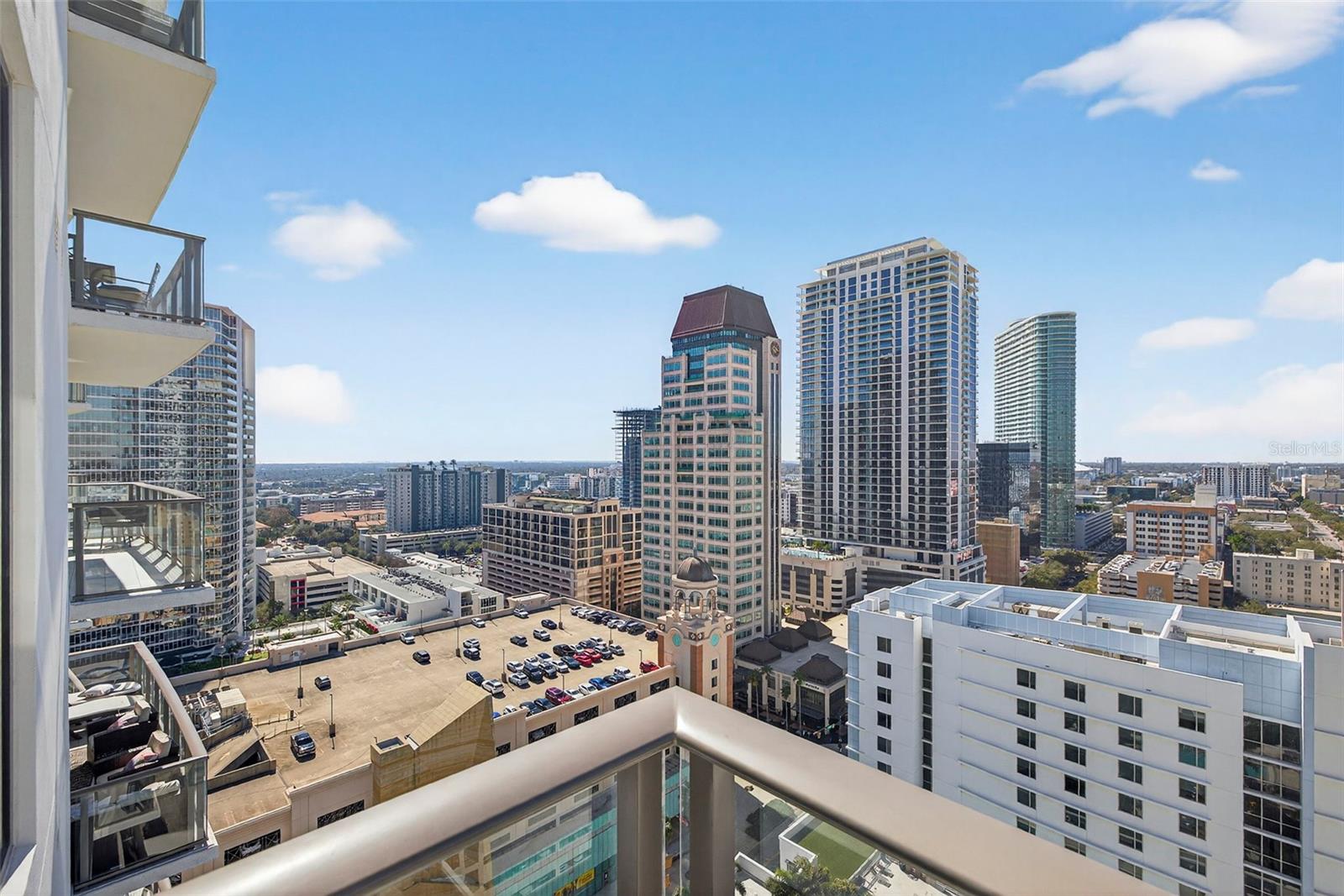 Listing photo id 37 for 100 1st Avenue N 2206