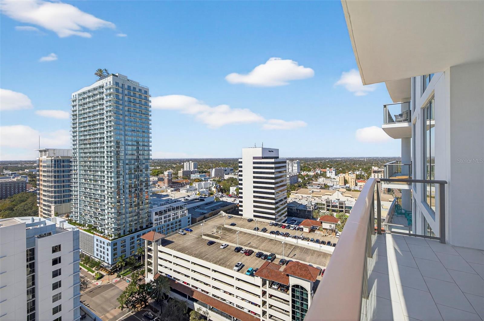 Listing photo id 39 for 100 1st Avenue N 2206