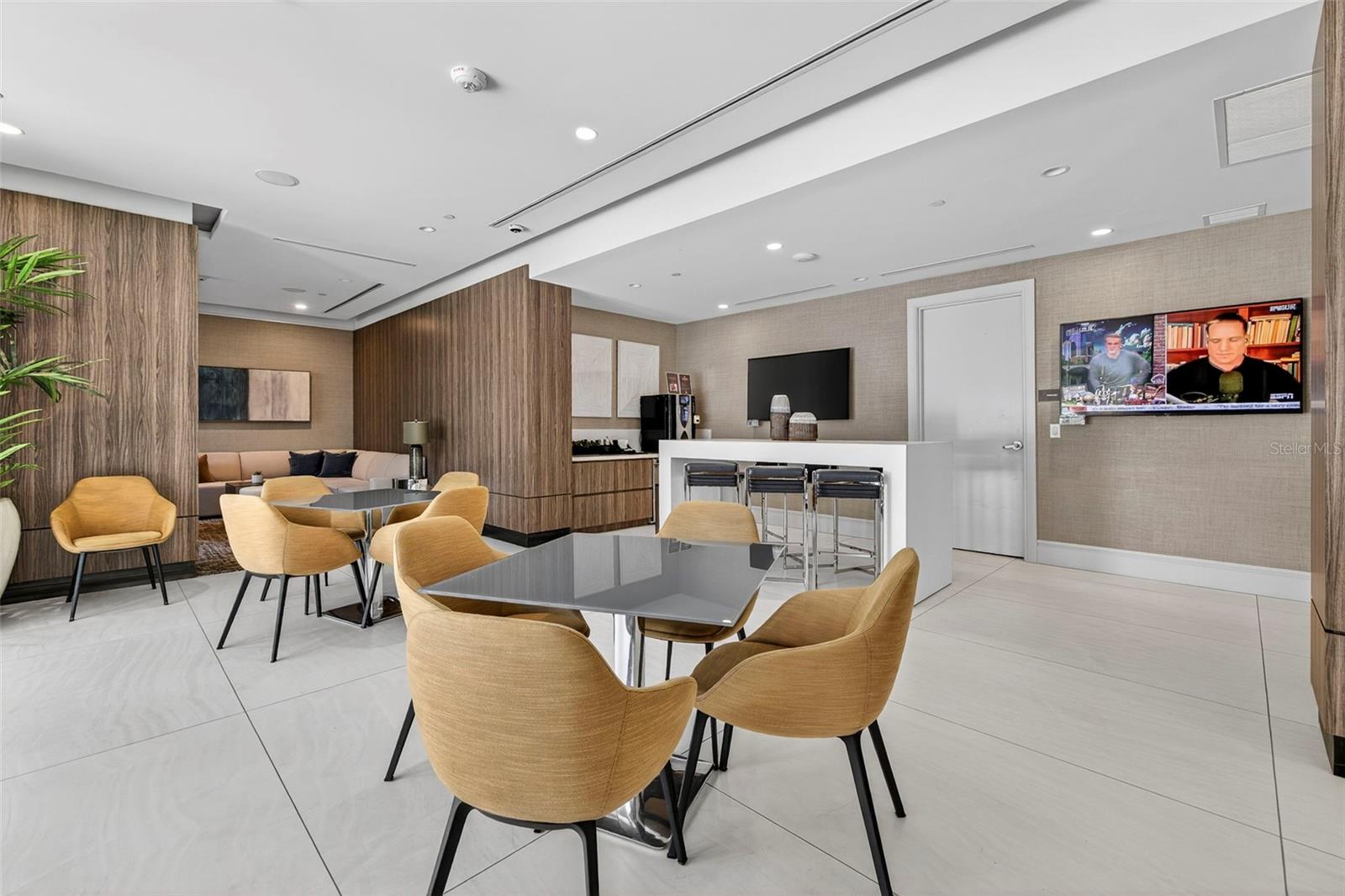 Listing photo id 55 for 100 1st Avenue N 2206