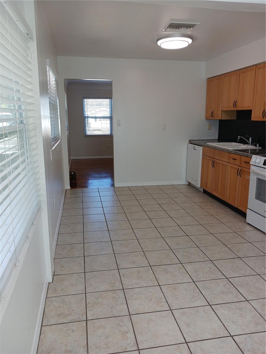 Image 11 of 30 For 2730 40th Avenue N