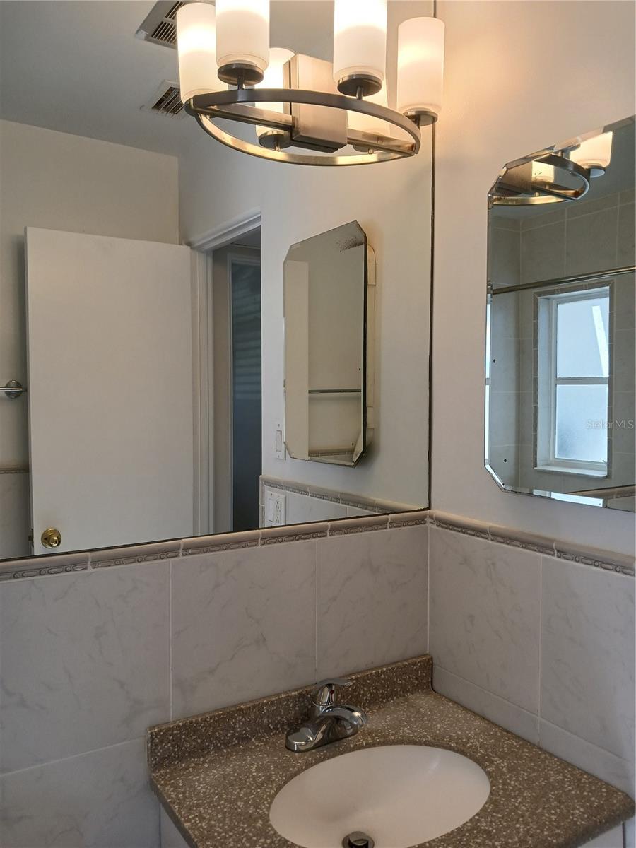 Image 16 of 30 For 2730 40th Avenue N