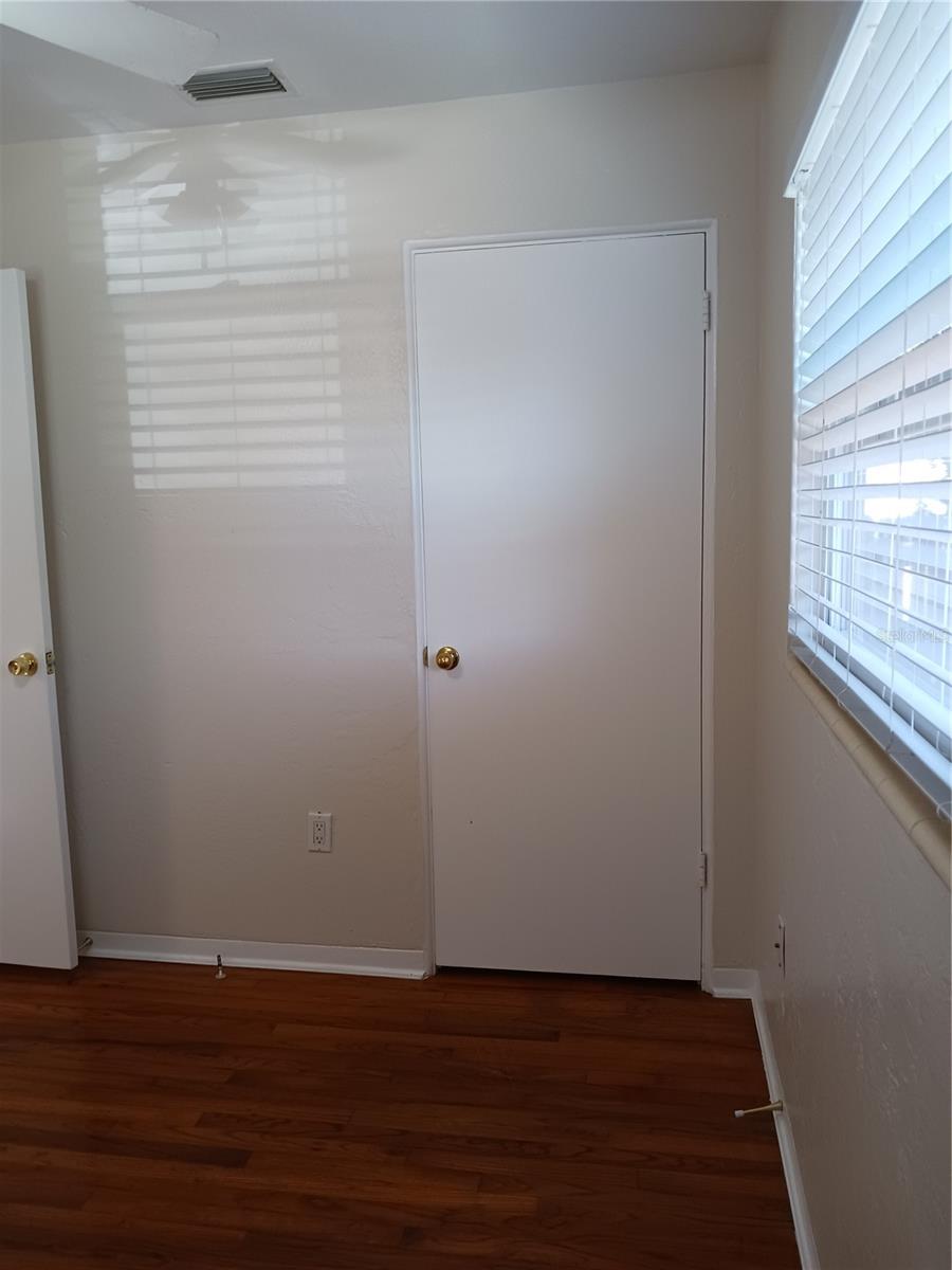 Image 18 of 30 For 2730 40th Avenue N