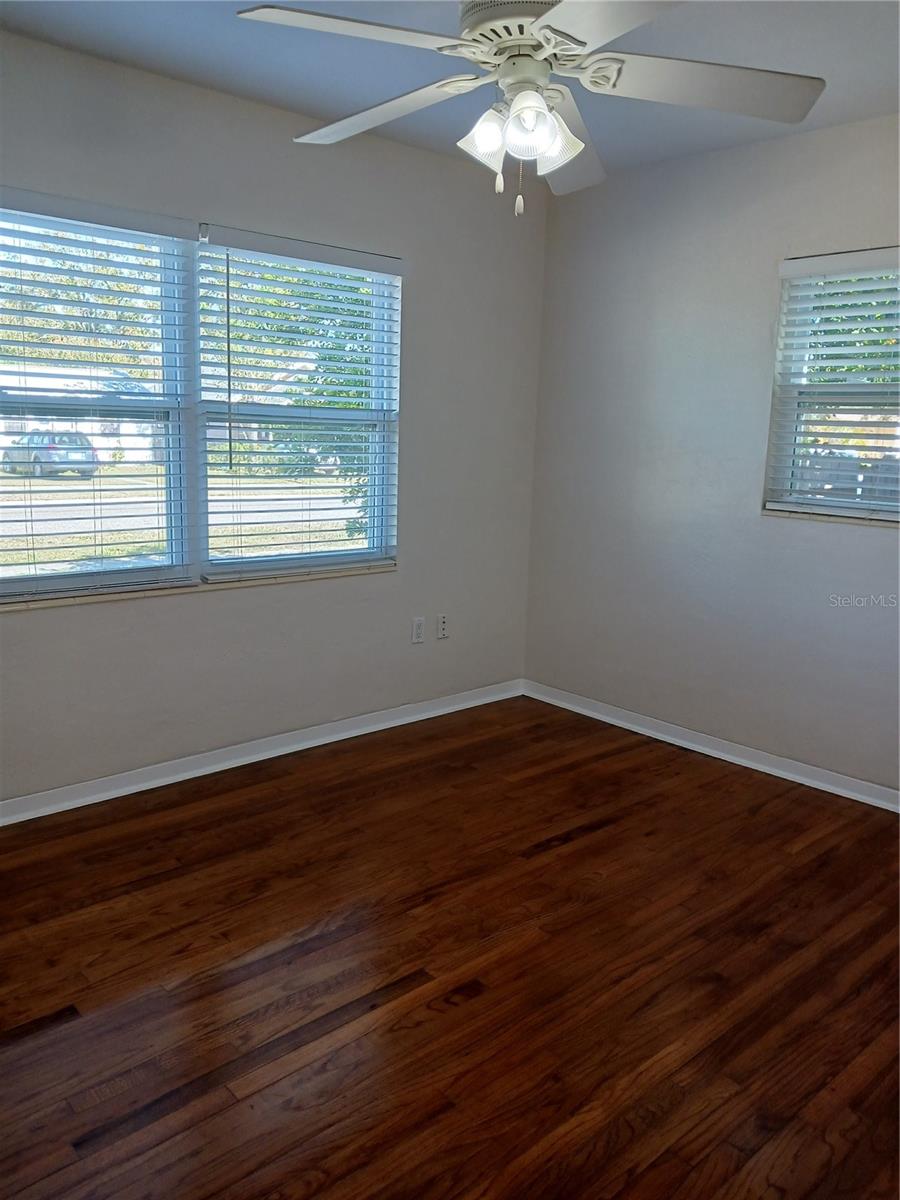 Image 20 of 30 For 2730 40th Avenue N