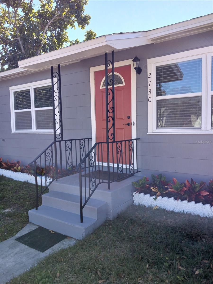 Image 3 of 30 For 2730 40th Avenue N