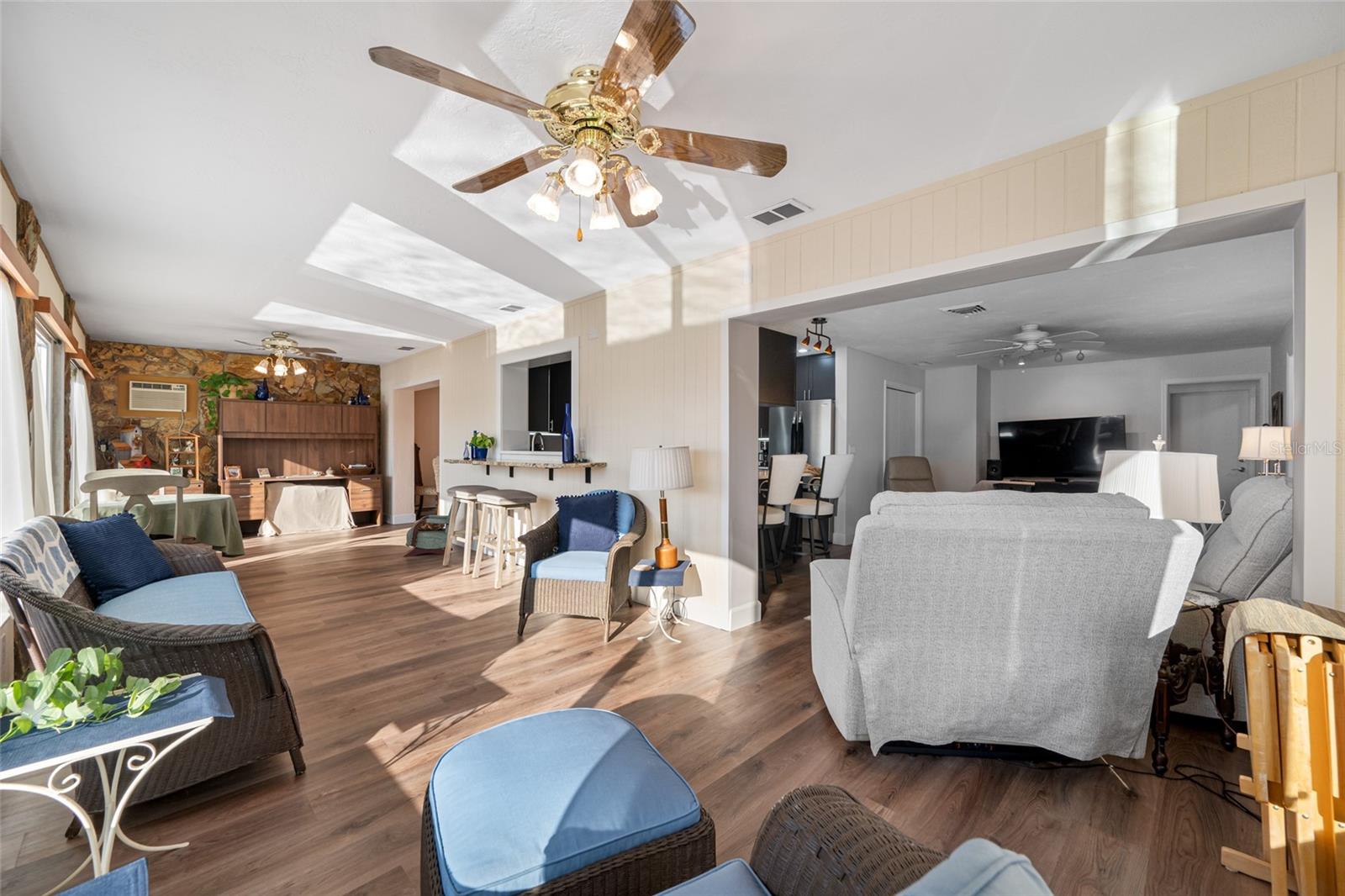 Image 14 of 67 For 1822 Winchester Road N