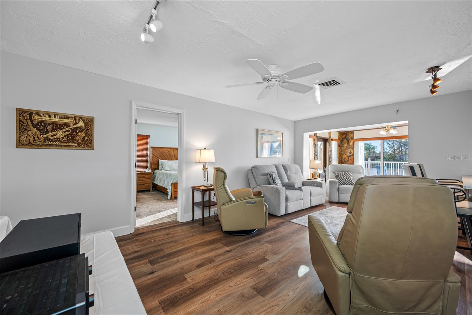 Image 26 of 67 For 1822 Winchester Road N