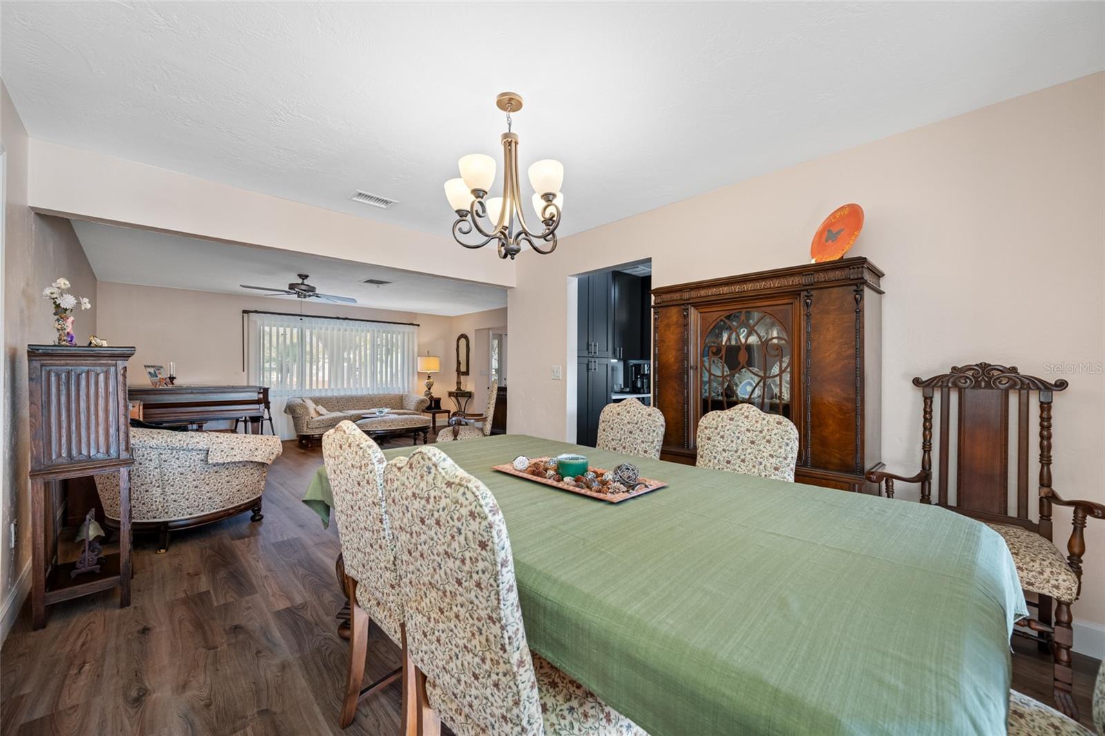 Image 29 of 67 For 1822 Winchester Road N