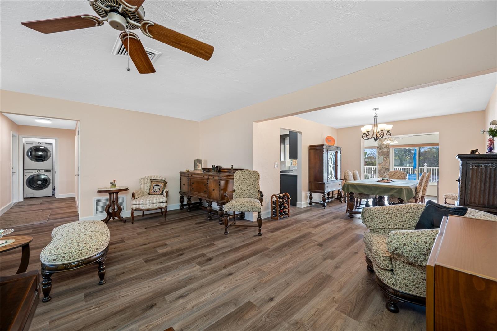 Image 32 of 67 For 1822 Winchester Road N