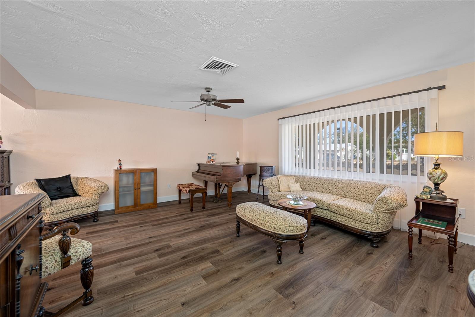 Image 33 of 67 For 1822 Winchester Road N