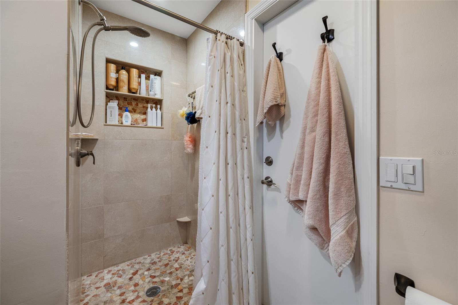 Image 40 of 67 For 1822 Winchester Road N