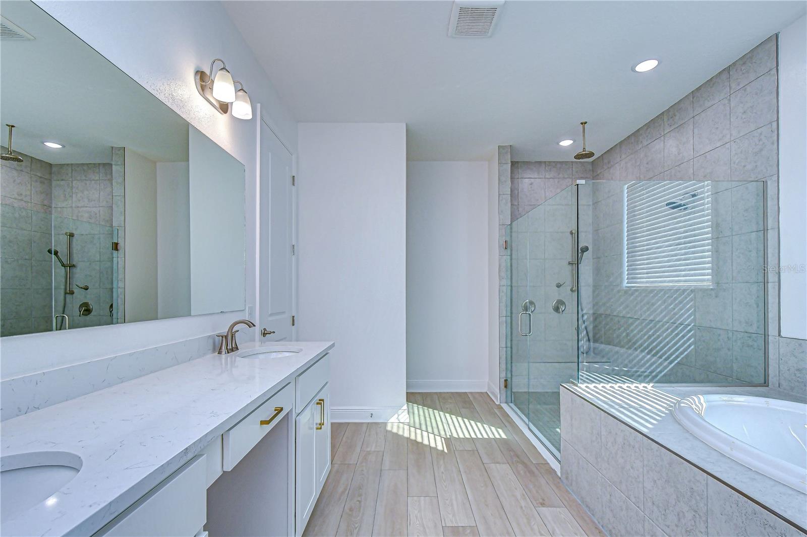 Image 40 of 55 For 10027 Dolphin Gull Circle