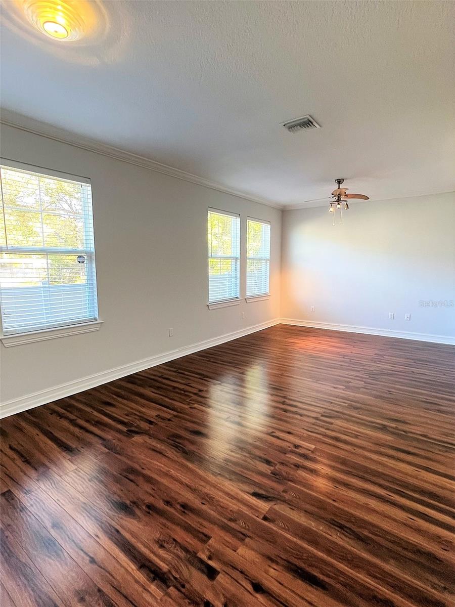 Image 6 of 18 For 6921 Interbay Boulevard 5