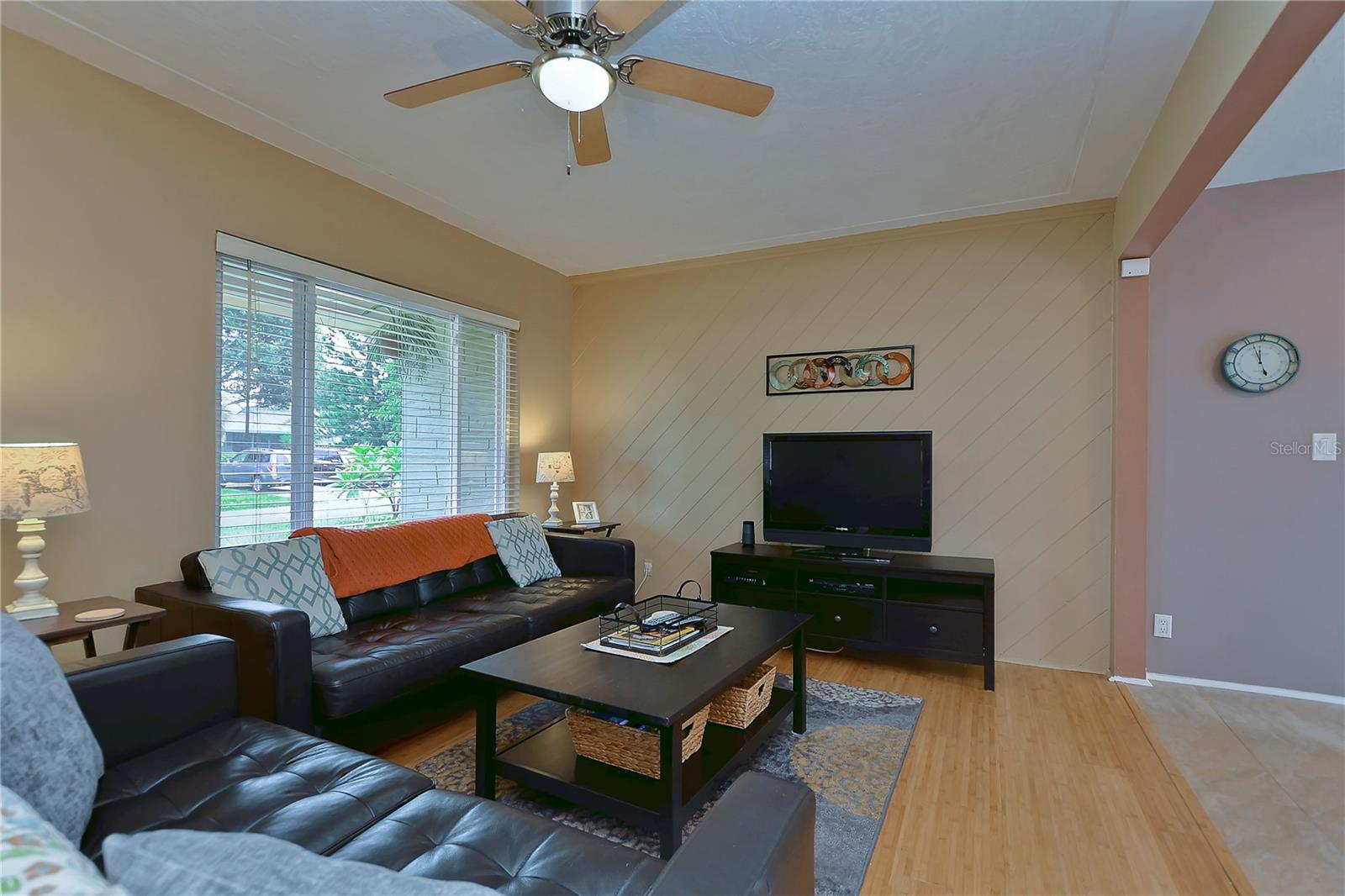 Image 11 of 37 For 5850 24th Avenue S