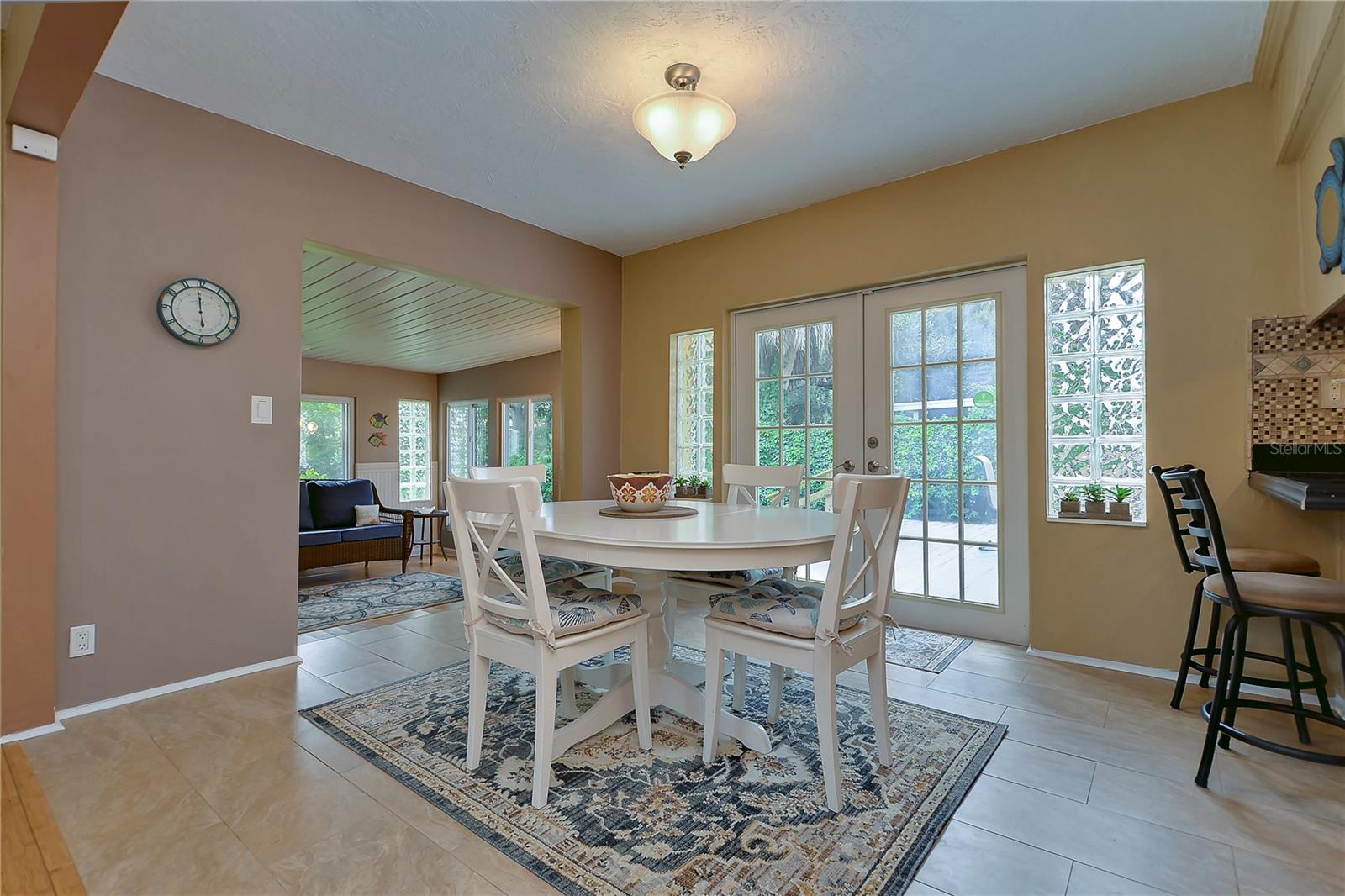 Image 15 of 37 For 5850 24th Avenue S