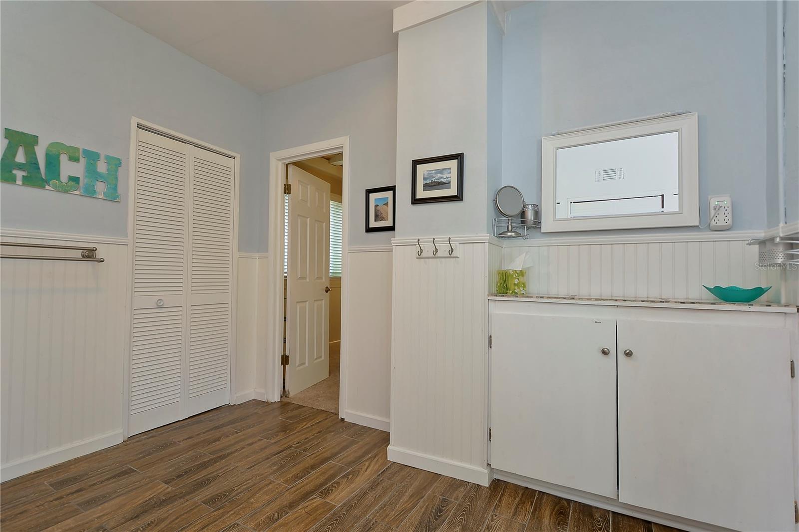 Image 22 of 37 For 5850 24th Avenue S