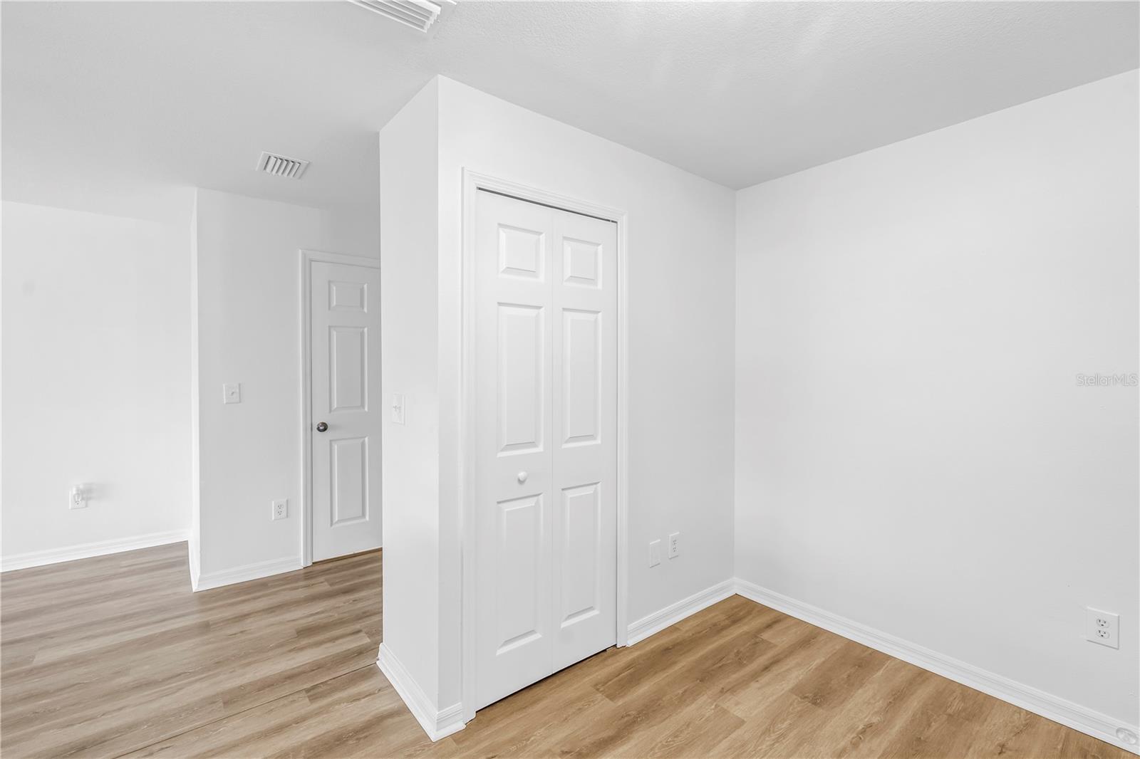 Image 10 of 66 For 8517 Edgewater Place Boulevard