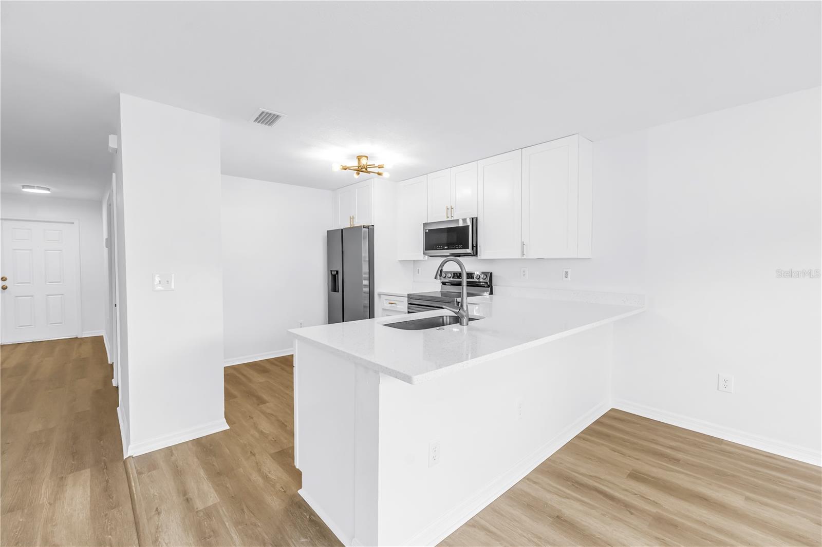 Image 17 of 66 For 8517 Edgewater Place Boulevard