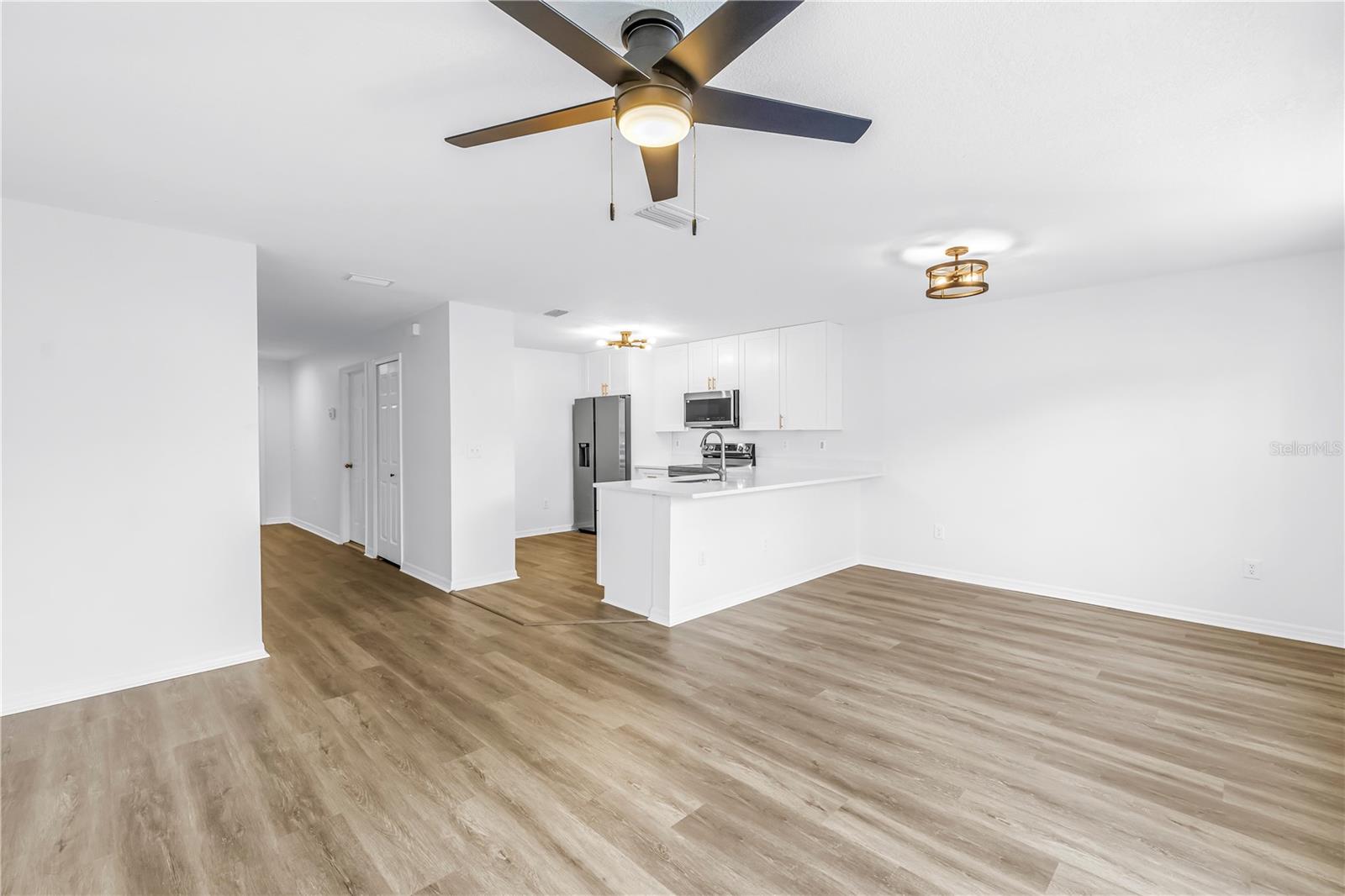 Image 18 of 66 For 8517 Edgewater Place Boulevard