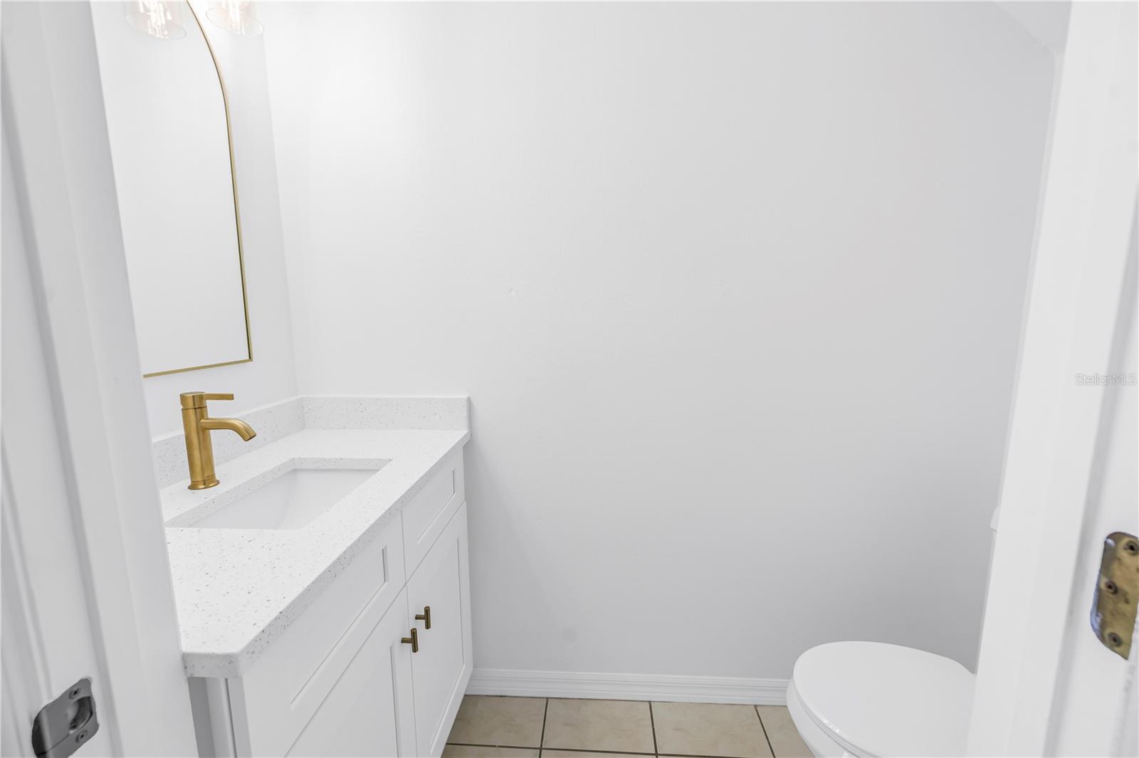 Image 19 of 66 For 8517 Edgewater Place Boulevard