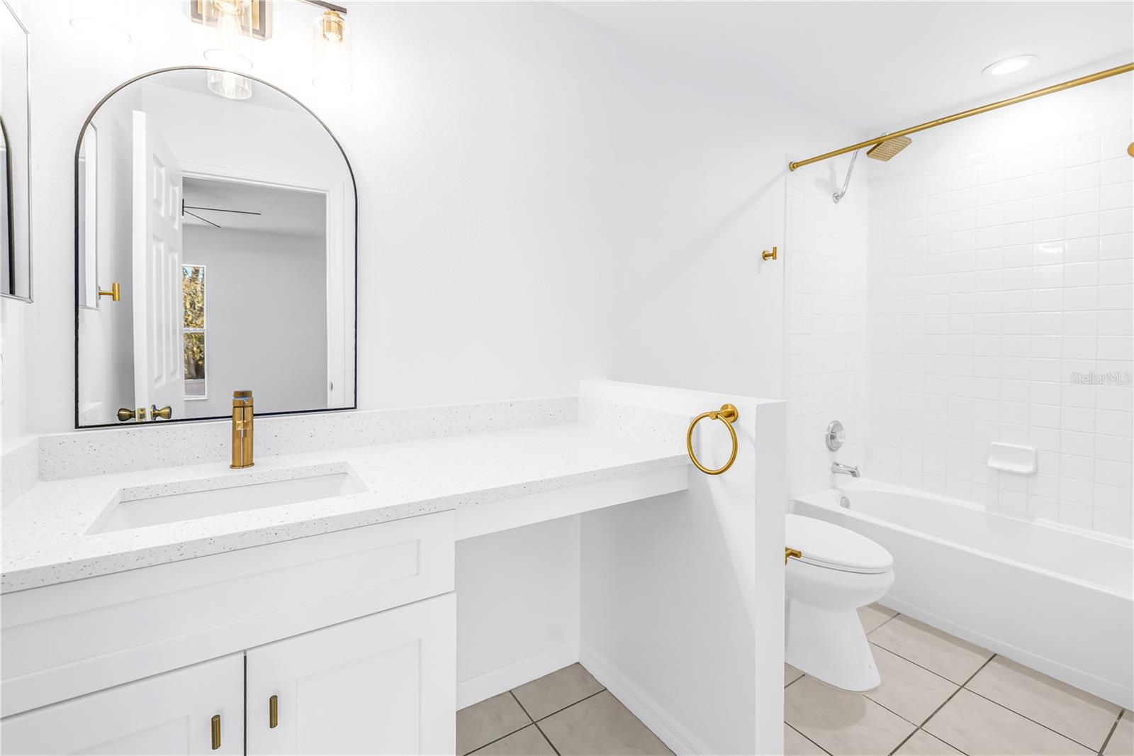 Image 24 of 66 For 8517 Edgewater Place Boulevard