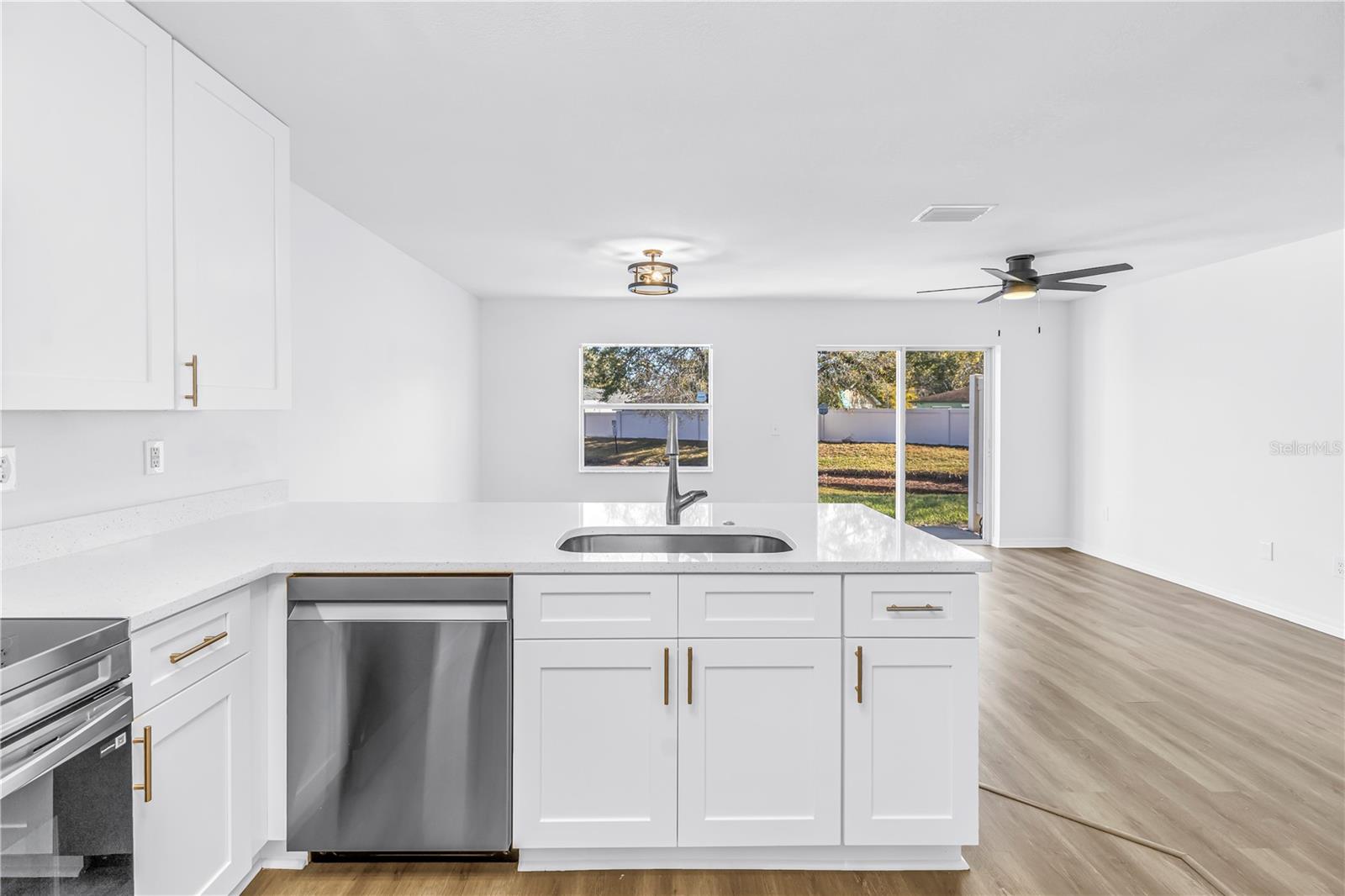 Image 9 of 66 For 8517 Edgewater Place Boulevard