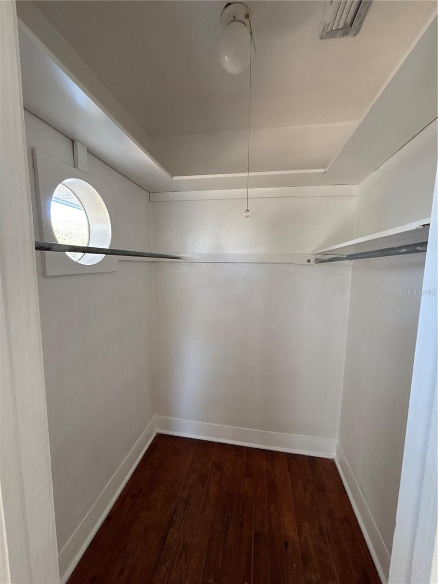 Image 28 of 34 For 1437 Pine Street