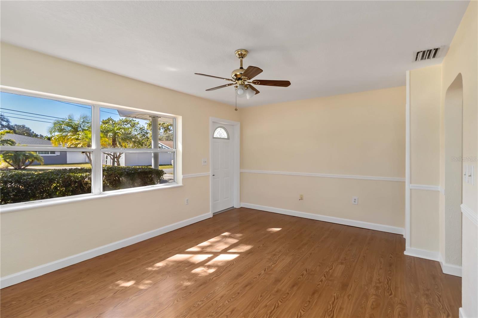 Image 4 of 30 For 14863 Sunset Drive