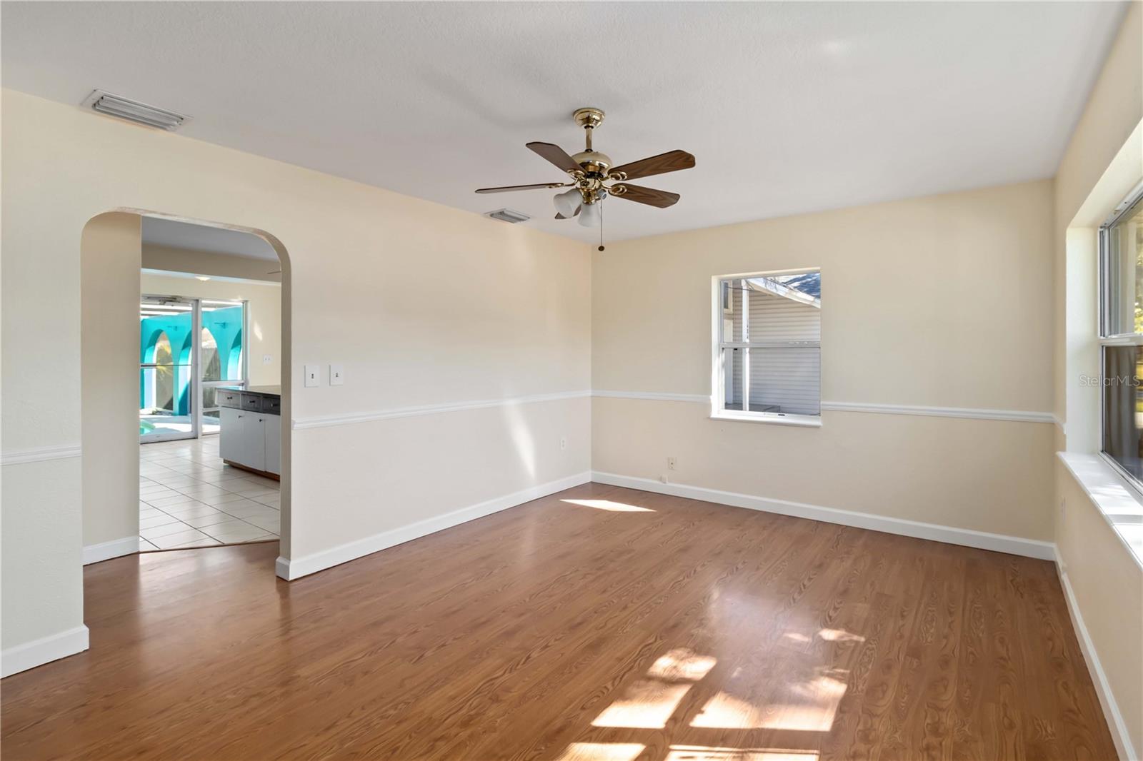 Image 5 of 30 For 14863 Sunset Drive