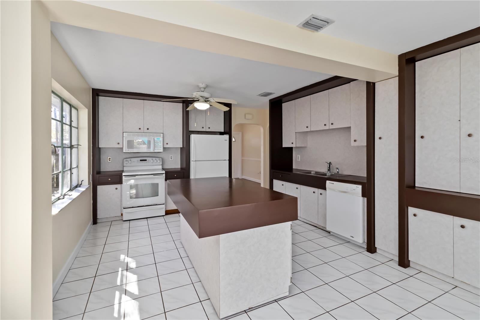 Image 8 of 30 For 14863 Sunset Drive