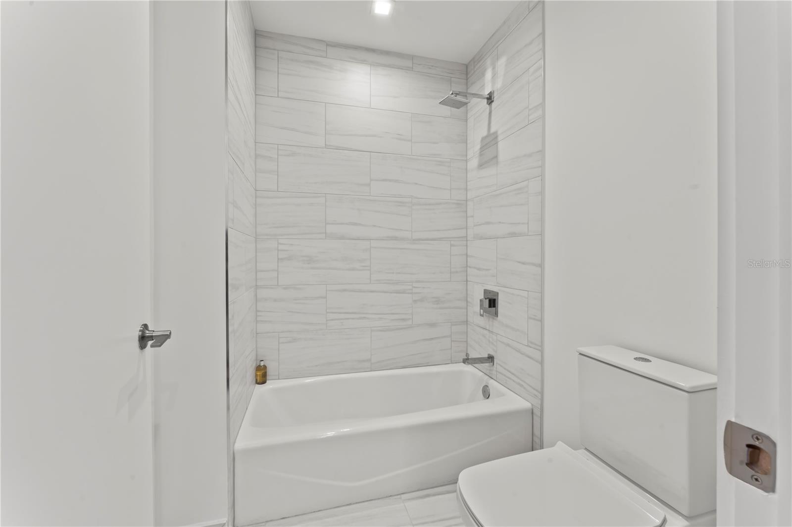 Image 36 of 51 For 5120 Marina Way 14002