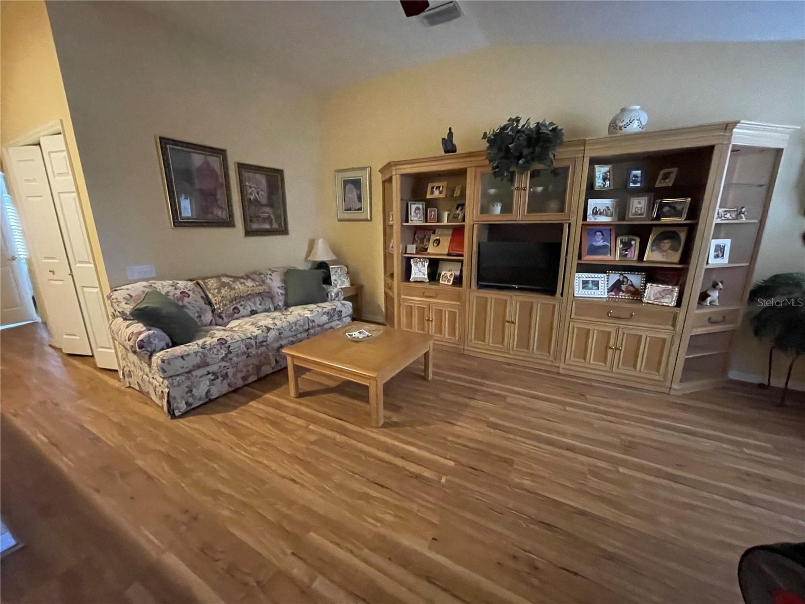 Image 15 of 27 For 3376 Covered Bridge Drive E