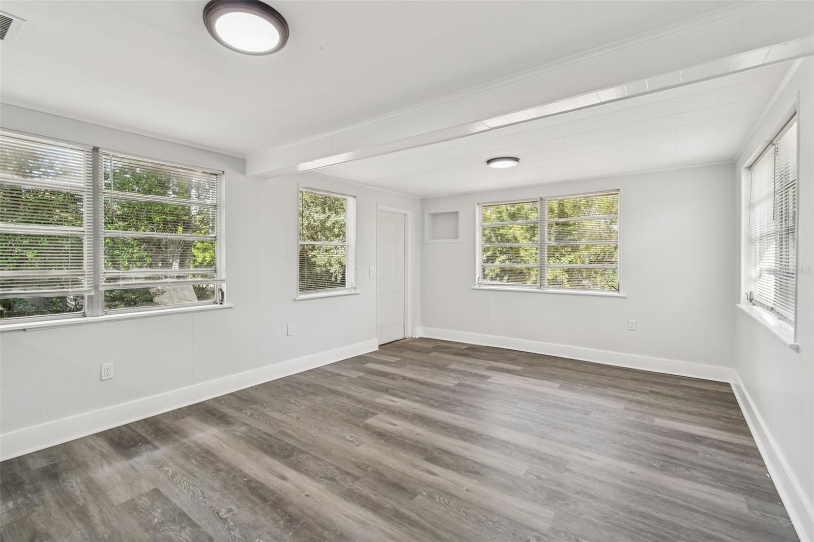 Image 17 of 52 For 1535 Hialeah Street