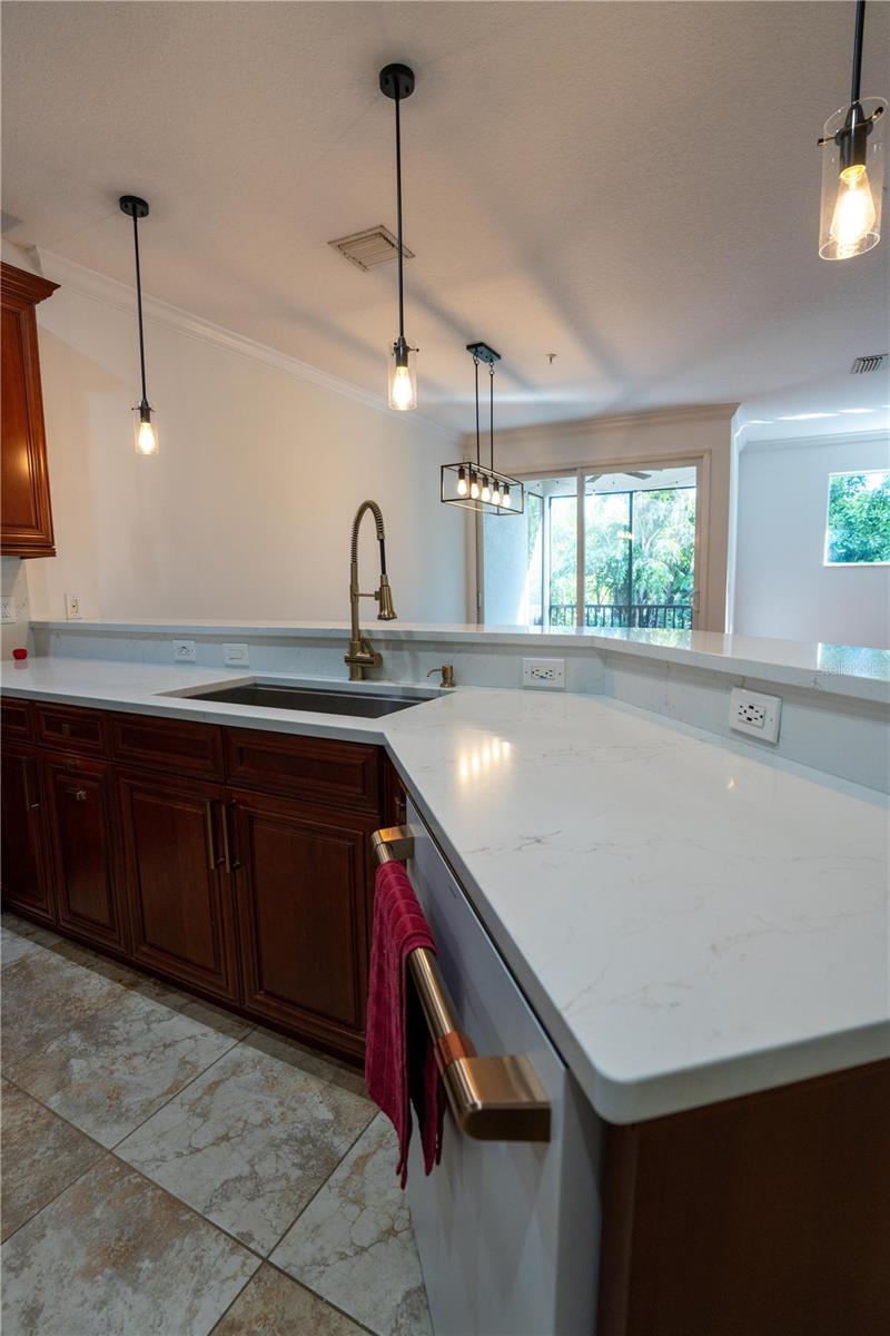 Image 7 of 44 For 4639 Overlook Drive Ne